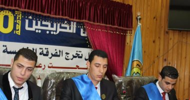  طلاب كلية الشريعة والقانون بدمنهور ينظمون أول حفل تخرج فى تاريخهم