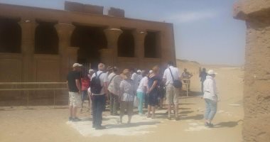 وفد سياحى من جنسيات مختلفة يزور آثار تونا الجبل فى المنيا