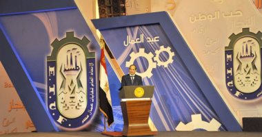 السيسي يطالب الحضور باحتفالية عيد العمال الوقوف دقيقة حدادا على شهداء مصر