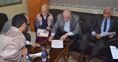 محافظ جنوب سيناء يلتقى عددا من المواطنين لحل مشاكلهم