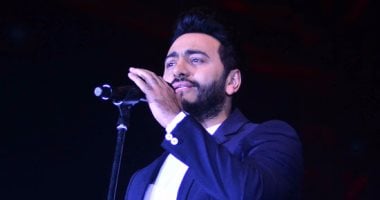 بالفيديو والصور.. تامر حسنى يفتتح حفل ليالى أضواء المدينة بـ"أنا لك على طول"
