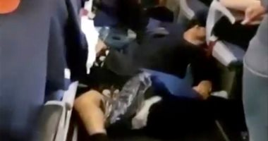 أول صور لركاب طائرة روسية تعرضت لمطبات جوية قبل هبوطها فى تايلاند