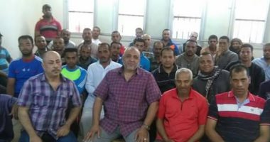 بالصور.. بدء فعاليات الدورات التدريبية على أعمال الحرف اليدوية بمركز باريس