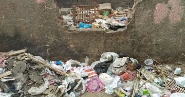 بالصور.. أهالى عين الصيرة يشكون من تراكم القمامة بمنطقتهم