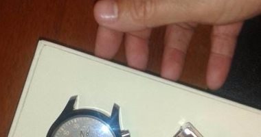 بالصور.. جمارك المطار تحبط محاولة تهريب 3 ساعات مرصعة بـ"الألماظ"