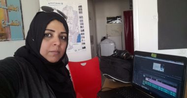 امتياز المغربى تجرى عمليات المونتاج لفيلمها "حارس السينما الفلسطينية"