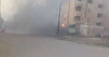 بالفيديو والصور.. إخماد حريق بمحول كهرباء فى حى الشروق بمطروح