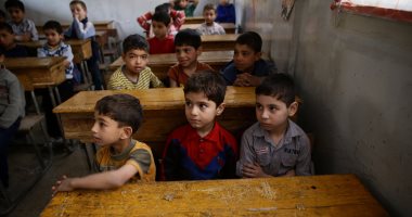 بالصور.. الدفاع المدنى السورى يدرب الأطفال بالمدارس على السلامة الحربية 