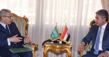 وزير الطيران يبحث اتفاقيات النقل الجوي مع السفير السعودي