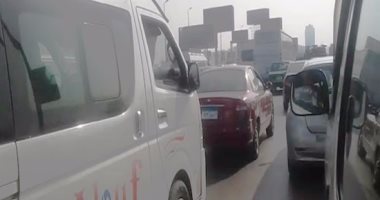 كثافات مرورية أعلى كوبرى 15 مايو بسبب التجمع المدرسى 