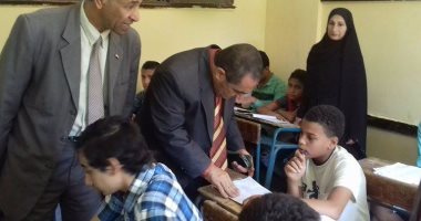 وكيل تعليم الجيزة يتفقد لجان امتحانات نهاية العام لطلاب النقل
