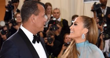 بالفيديو والصور.. الظهور الأول لجنيفر لوبيز وصديقها أليكس بـ"Met Gala"