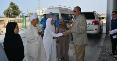 محافظ البحر الأحمر يلتقى الأمهات المثاليات الفائزين برحلة عمرة  