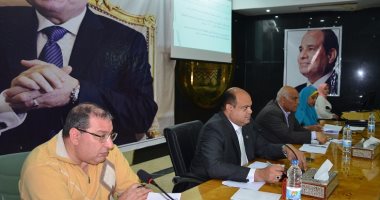 بالفيديو..محافظ مطروح يقترع لاختيار لجنة الإشراف على حج الجمعيات الأهلية