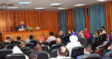 محافظ أسوان يوجه بعلاج 5 حالات مرضية على نفقة الدولة
