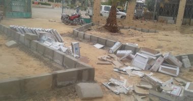 بالصور.. بدء أولى مراحل تطوير نادى تعمير الصحارى بالداخلة