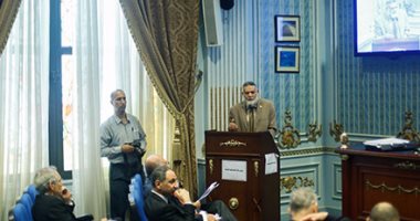 بالصور.. نائب منتقدا قرار "التموين" بتوريد القمح فى "أجولة خيش": الكرسى بيغير