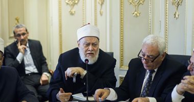 بالصور.. على جمعة يطالب بالتفرقة بين الفتاوى العامة والخاصة خلال مناقشة "تنظيم الفتوى"