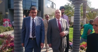 رئيس الاتحاد العربى يظهر فى الأهلى برفقة محمود طاهر