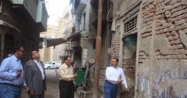 محافظة كفر الشيخ تخلى عقار آيل للسقوط بدسوق