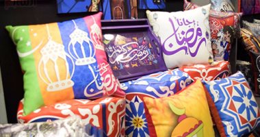 توافد الزائرين على معرض "فيرنكس آند ذا هوم" بيومه الرابع