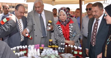 بالصور .. إفتتاح معرض المشغولات البدوية والجلدية بجامعة السادات
