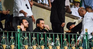 بالفيديو.. حسام البدرى يقود الأهلى من المدرجات لأول مرة أمام الطلائع