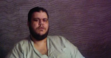 بالصور.. على طريقة أسمن امرأة.. أحمد ثلاثين سنة بـ300 كيلو ويحلم بعلاج