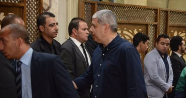 بالصور.. أحمد شوبير وعمرو الليثى وكمال أبو رية فى عزاء مظهر أبو النجا