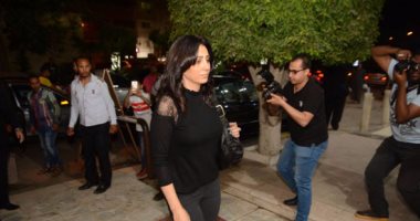 بالصور.. فاروق الفيشاوى ووفاء عامر وخالد سليم فى عزاء مظهر أبو النجا