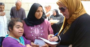 القومى للمرأة بالشرقية يواصل حملة طرق الأبواب بالقرى