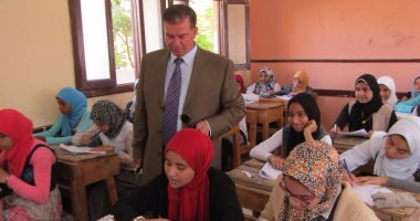  إحالة رئيس لجنة للتحقيق لكتابة التلاميذ الإجابة بالقلم الرصاص بالفيوم