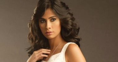 روبى ترصد معاناة الصحفيات فى فيلم "عيار نارى" وتلتقى الفيشاوى لأول مرة