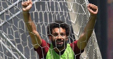 محمد صلاح يرد على التهديد بالقتل بصورة له "داخل الشباك"