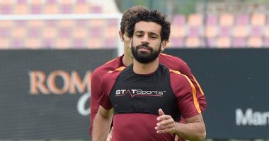 شاهد.. محمد صلاح يهنئ "شيبة" الرجاء بالصعود للممتاز بـ"الفيديو كول"