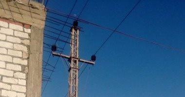 بالصور.. قارئة تشكو من مرور أعمدة الضغط العالى بجوار المنازل ببورسعيد 