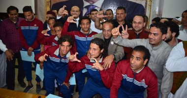 بالصور.. محافظ مطروح يكرم فريق الرجاء بعد صعوده للمتاز