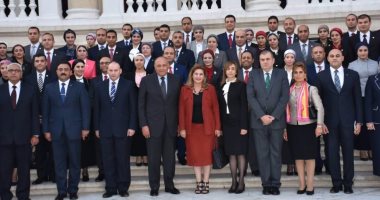 سامح شكرى يلتقى ملحقى وزارة الدفاع المنقولين للخارج