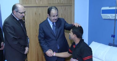 بالصور.. وزير الداخلية فى زيارته لمصابى الشرطة: سنظل نقدم الغالى والنفيس لحفظ الأمن