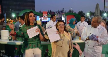 بالصور.. داليا البحيرى والشيف يسرى يشاركا فى مهرجان الأكل فى التجمع الخامس