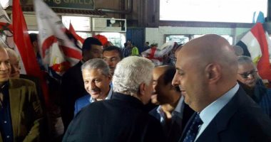 بالفيديو.. الزمالك يهدى رئيس الاتحاد العربى عضوية النادى الشرفية