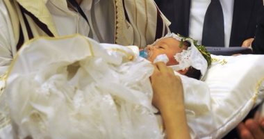يا عريس يا صغير علقة تفوت ولا حد يموت.. ختان الذكور من الفراعنة حتى الآن.. تركيا تحتفل بالرقص والجزائر بالقميص الأبيض.. أم المطاهر فى مصر بزفة الحصان.. وجراح: 5 حالات تؤخر العملية وطهور الولاد ضرورة صحية