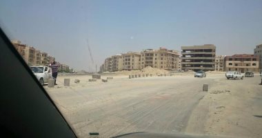 "شالو الأسفلت".. مواطن يشكو ترك طريق عمارات النرجس بالتجمع دون توسعته