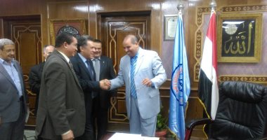 القائم بأعمال رئيس جامعة الأزهر يستقبل عمداء الكليات للتهنئة