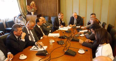 "صناعة البرلمان" تطالب الحكومة والمستثمرين بإنشاء مصانع للمواد الخام