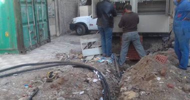 بالصور .. تركيب 120 عمود كهرباء وتغيير 6 آلاف متر سلك بدمياط