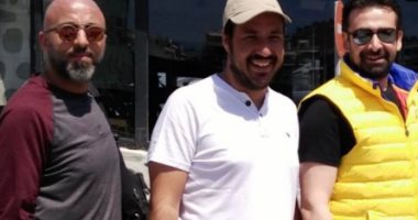 كريم عبد العزيز ينشر صورة من كواليس مسلسل "الزيبق" باليونان