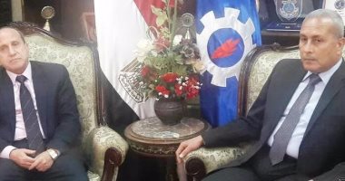 محافظ السويس يبحث مشاكل الكهرباء بالمحافظة مع رئيس شركة القناة