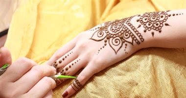 لو رسمة الحنة باظت إزاى تشيليها بسرعة؟