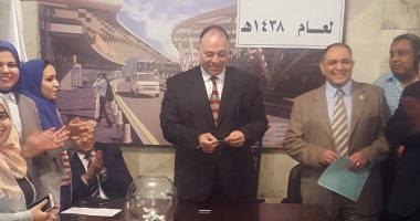 رئيس القابضة للمطارات يشهد قرعة اختيار العاملين لأداء فريضة الحج